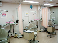 金子新池島歯科の診察室内